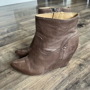 Frye Boots Womens 9M Regina Wedge Back Zip Bootie Brown Ankle Top Casual